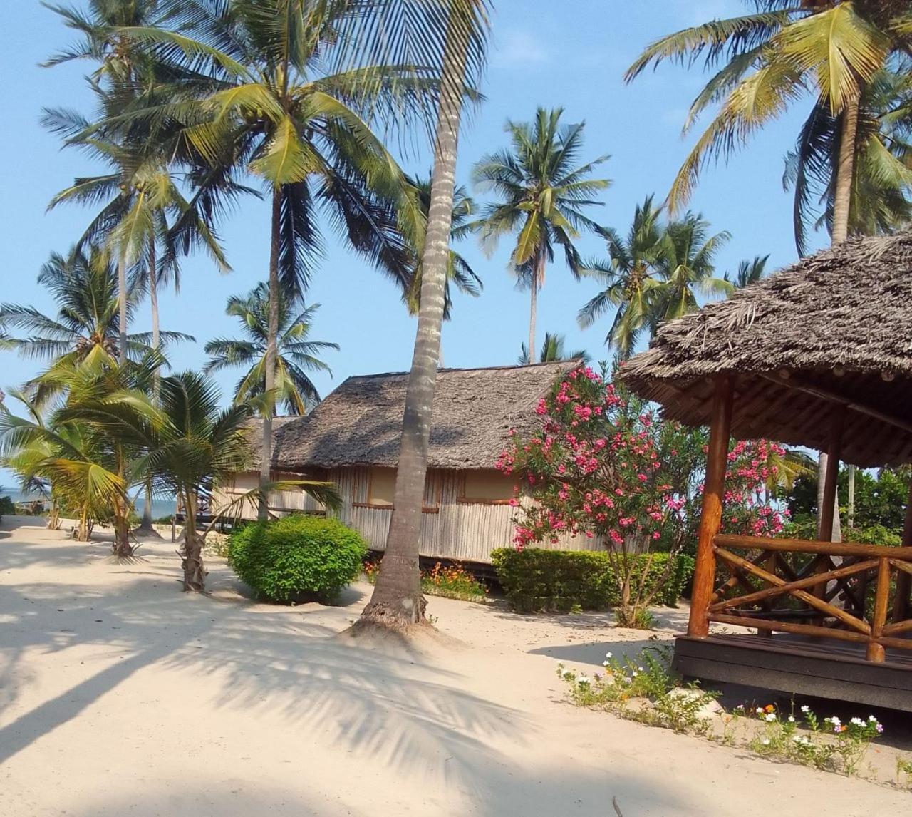 Barry'S Beach Resort Mkwaja Kültér fotó