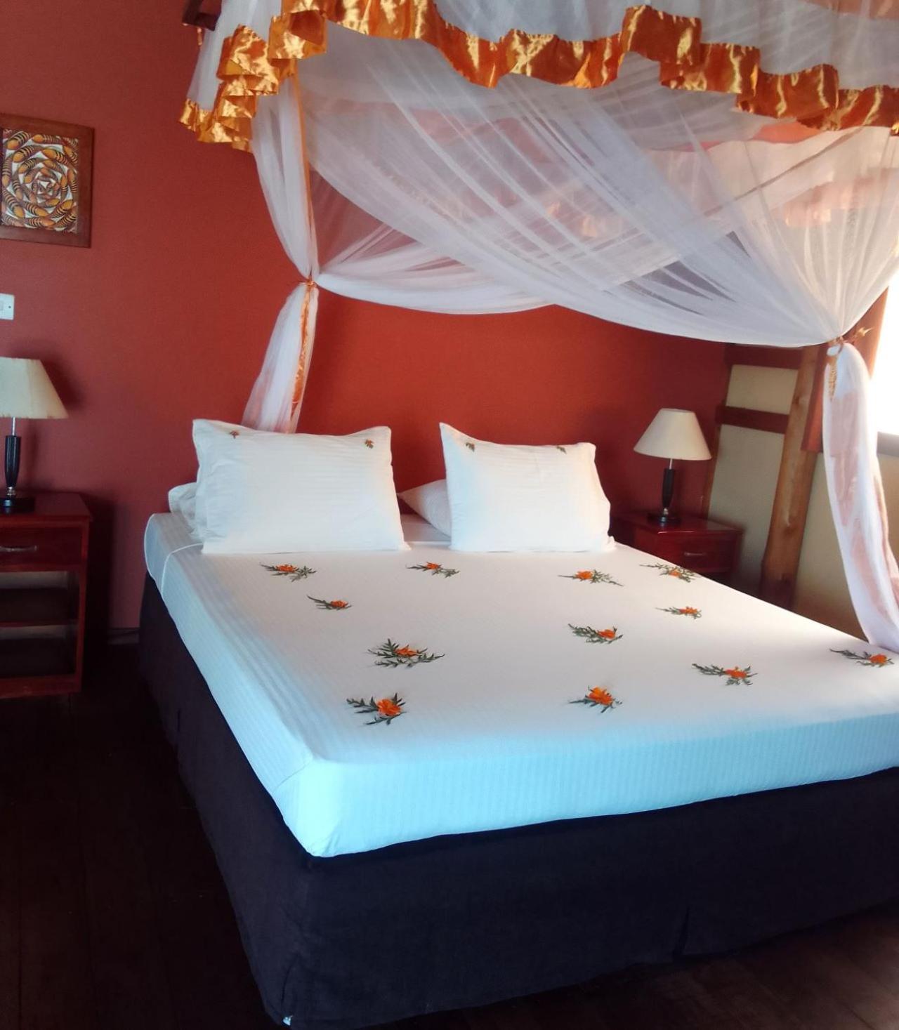 Barry'S Beach Resort Mkwaja Kültér fotó