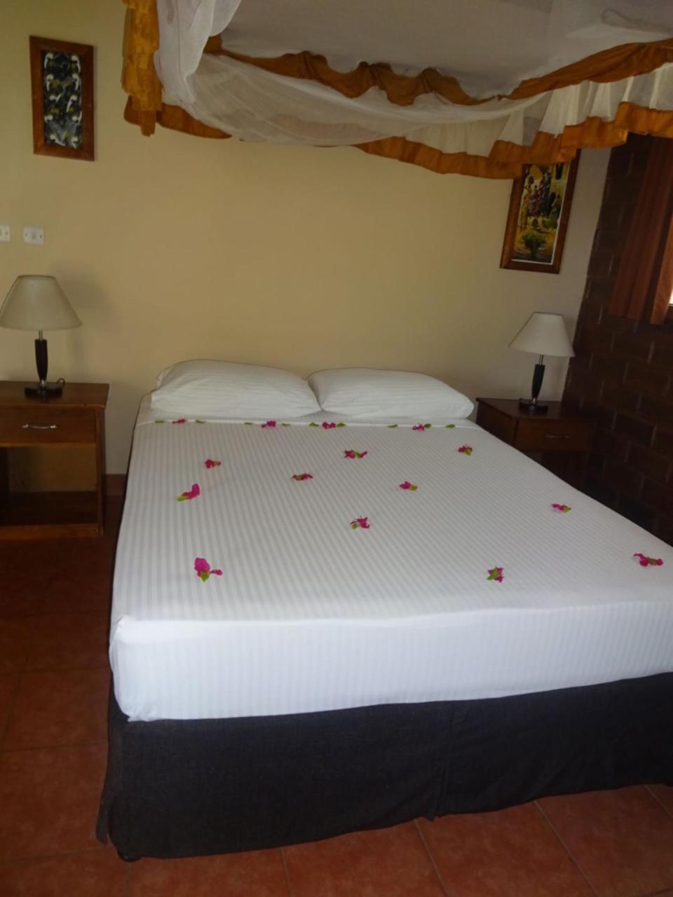 Barry'S Beach Resort Mkwaja Kültér fotó